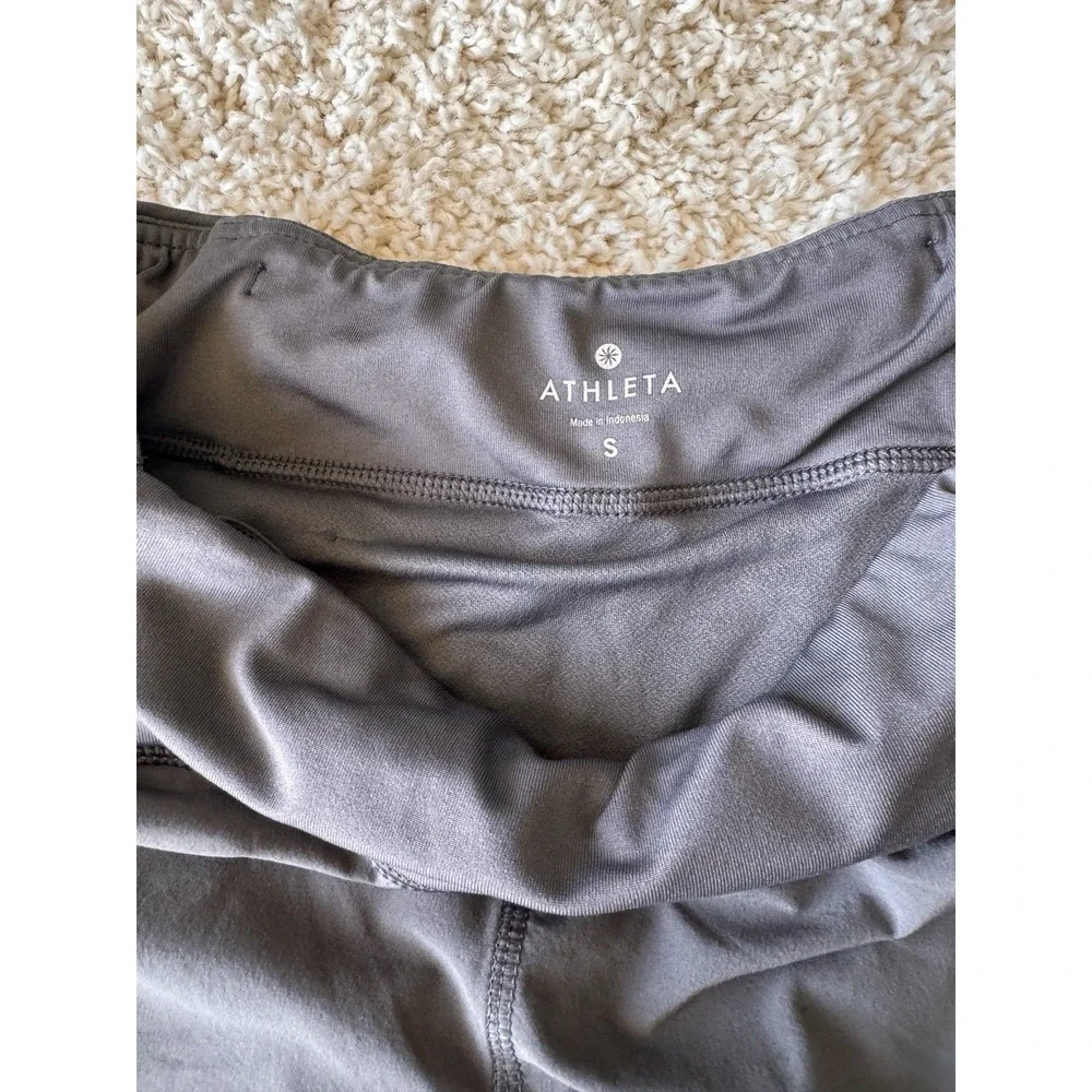 Athleta Running Shorts Women Size S Gray Excellent Back Zip Pocket Mesh Side